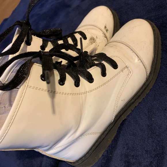 white ankle high boots - Picture 5 of 7